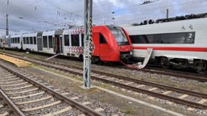 Nach dem Zusammenstoß zweier Züge am Wormser Bahnhof kommt es zu Verspätungen und Ausfällen. Foto: dpa/---