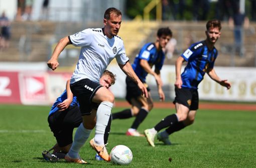 Alessandro Abruscia ist erstmals in einem Pflichtspiel gegen seinen Ex-Verein Stuttgarter Kickers am Ball. Foto: imago/Eibner