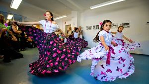 Die Mädchen der Tanzgruppe „Amazonen“ üben regelmäßig im Stadtteil- und Familienzentrum am Stöckach. Foto: Martin Stollberg