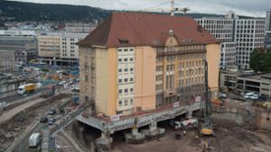 Das Haus der ehemaligen Bundesbahndirektion wurde für einen Tunnelbau von Stuttgart 21 untergraben Foto: dpa