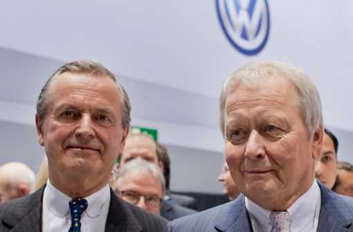 Haben bald wieder direkten Einfluss auf die Porsche AG: Hans Michel Piëch (li.) und Wolfgang Porsche. Foto: dpa/Julian Stratenschulte