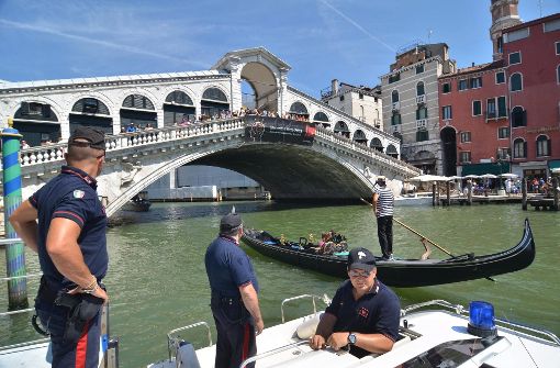 Die festgenommenen Verdächtigen haben offenbar einen Anschlag auf die Rialto-Brücke in Venedig geplant. Foto: dpa