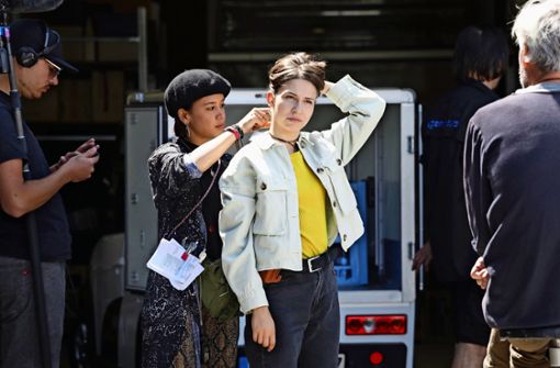 Soko-Dreharbeiten im Juli bei Kern in Kernen mit Schauspielerin Amina Merai als neue Polizeipraktikantin. Foto: Patricia Sigerist