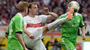 VfB-Abwehrspieler Georg Niedermeier im Spiel gegen den VfL Wolfsburg Foto: dpa