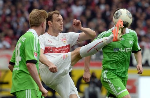 VfB-Abwehrspieler Georg Niedermeier im Spiel gegen den VfL Wolfsburg Foto: dpa