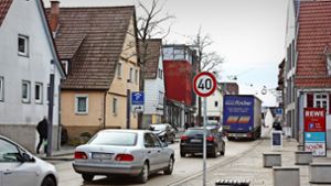 Mitarbeiter der LUBW haben Autos an der Echterdinger Hauptstraße gezählt und daraus die NO2-Belastung abgeleitet. Foto: Natalie  Kanter