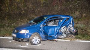 Der VW-Fahrer überlebte den schweren Unfall auf der B29 nicht. Foto: SDMG