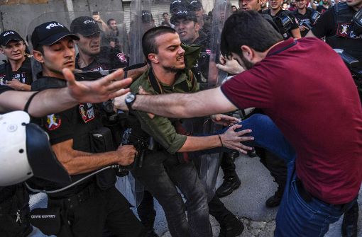 Die Polizei in Istanbul versuchte am Sonntag den Gay-Pride-Marsch zu verhindern. Foto: AFP