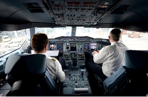 Bei der Lufthansa kommt nun die Zwei-Personen-Regel in allen Cockpits. Foto: dpa