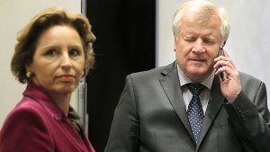 Wie lange steht Ministerpräsident Horst Seehofer noch an der Seite von Christine Haderthauer? Foto: dpa