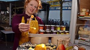 Tanja Leis bietet ihre Käsemarmelade auch auf den Wochenmärkten in Gablenberg, Untertürkheim, Heslach, Vaihingen oder wie hier  in Sillenbuch an Foto: Fatma Tetik