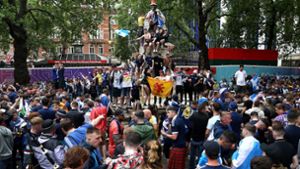 18 Juni: Schottische Fans versammelten sich vor Spielbeginn auf dem Leicester Square. Foto: dpa/Kieran Cleeves