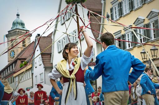 Die Landjugend Nürtingen tanzt zum Maientag. Foto: Horst Rudel/Archiv