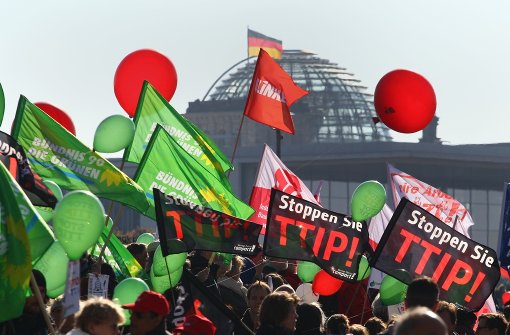 Proteste gegen TTIP. Die Geheimverhandlungen sind nicht mehr so geheim Foto: dpa