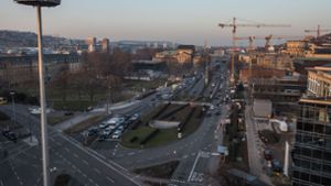 Viel Asphalt, wenig Übergänge: die Konrad-Adenauer-Straße beim Charlottenplatz Foto: Lichtgut/Max Kovalenko