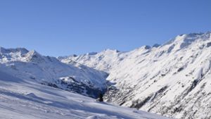 In den österreichischen Alpen kam ein Snowboarder ums Leben (Symbolbild). Foto: IMAGO
