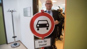 Verbraucherschützer und das Kraftfahrzeuggewerbe verlangen klare Zusagen, dass es keine Fahrverbote für Dieselautos geben wird. Foto: dpa