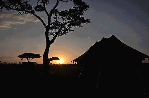 Nacht über der Serengeti: In Luxuszelten schläft man gut - und sicher. Foto: Wolfgang Molitor