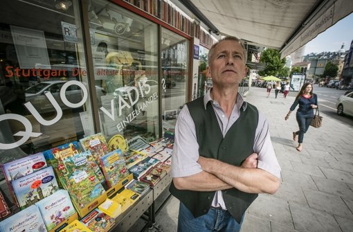 Buchhändler Reiner Steegmüller will sich mit dem Ladensterben im Inhaber-geführten Einzelhandel nicht abfinden Foto: Lichtgut/Leif Piechowski