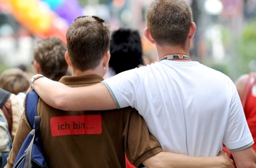 Dürfen homosexuelle Paare in Zukunft Kinder adoptieren? Foto: dpa