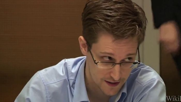 Snowden bietet Hilfe gegen Asyl