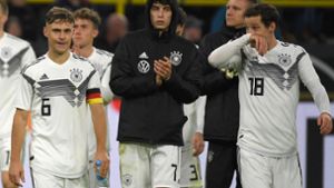 Die Kapitänsbinde der DFB-Auswahl soll beim nächsten Spiel die Farben Schwarz, Rot und Gold  tragen. (Archivbild) Foto: dpa/Federico Gambarini