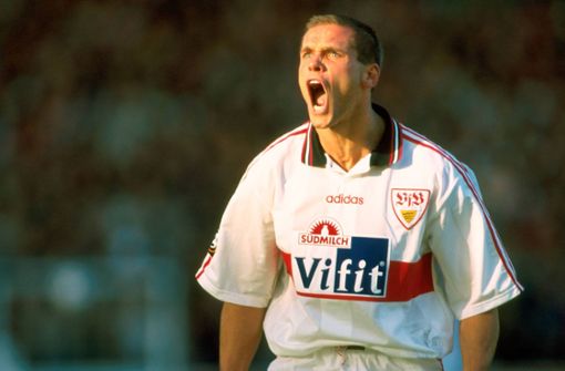 Thorsten Legat, hier 1997 im damaligen Gottlieb-Daimler-Stadion, spielte erst in Bochum und später bei den Weiß-Roten. In unserer Bildergalerie blicken wir auf ihn und auf weitere Akteure, die für beide Vereine aktiv waren. Foto: imago/MIS