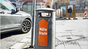 Trotz nettem Slogan: Stuttgarts Abfallgefäße werden oft übersehen. Foto: /Konstantin Schwarz