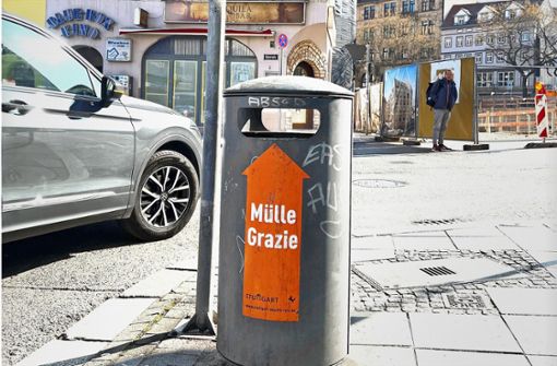 Trotz nettem Slogan: Stuttgarts Abfallgefäße werden oft übersehen. Foto: /Konstantin Schwarz