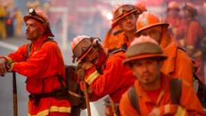 Erschöpfte Feuerwehrmänner: Der Kampf gegen die Waldbrände in Kalifornien ist langwierig. Foto: dpa