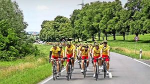 Drei Tage lang waren die Radler mit den gelben Trikots im Kreis Göppingen auf Spendentour. Foto: Tour Ginkgo