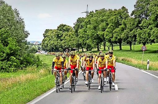Drei Tage lang waren die Radler mit den gelben Trikots im Kreis Göppingen auf Spendentour. Foto: Tour Ginkgo