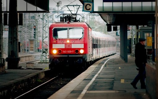 Am Montagmorgen fuhren die Züge am Stuttgarter Hauptbahnhof wegen eines Polizeieinsatzes nicht. Foto: dpa