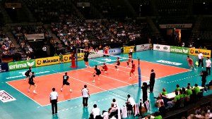In der Stuttgarter Porsche-Arena konnte die deutsche Volleyball-Nationalmannschaft das Weltligaspiel gegen Japan mit 3:1 gewinnen. Foto: Henrik Lerch