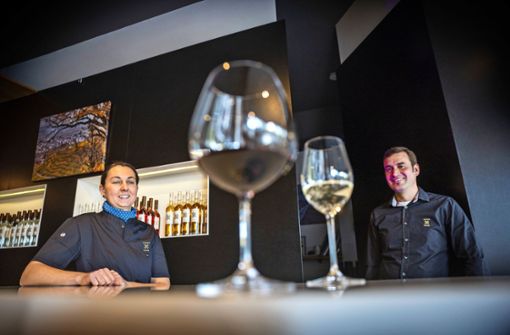 Barbara und Julian Singer wollen weiter auf pilzwiderstands- und zukunftsfähige Weinsorten setzen. Foto: Gottfried Stoppel