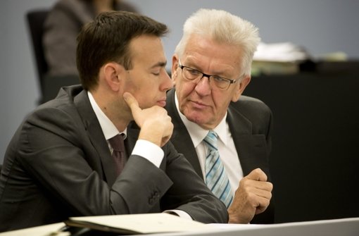 Finanzminister Nils Schmid (SPD, links) und Ministerpräsident Winfried Kretschmann (Grüne) Foto: dpa