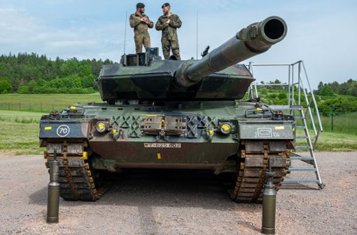 Ein Kampfpanzer vom Typ Leopard II A6 des Panzerbatallions 104 steht am 24. Mai 2023  in der Oberpfalzkaserne im bayrischen Pfreimd. Foto: Armin Weigel/dpa/Armin Weigel