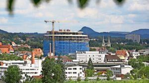 Der Schuler-Turm prägt in Zukunft das Panorama der Hohenstaufenstadt. Foto: Horst Rudel