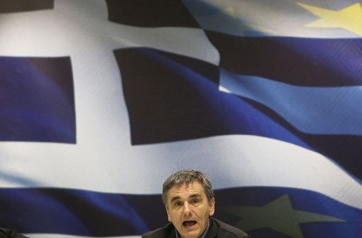 Der griechische Finanzminister Euklid Tsakalotos teilt mit, dass sich Griechenland und seine Gläubiger auf neue Sparmaßnahmen geeinigt hätten. Foto: AP
