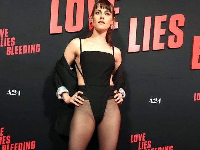 Love Lies Bleeding-Premiere in L.A.: Kristen Stewart zeigt sich mit kurzem Body auf rotem Teppich