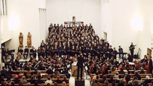 Insgesamt haben 180 Sänger und 50 Instrumentalisten eine sehr eindrucksvolle Leistung geboten. Foto: Werner Kuhnle