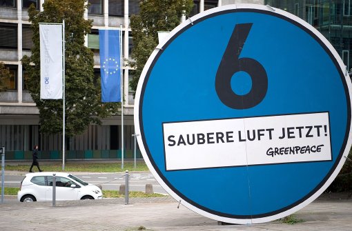 Die Einführung der blauen Plakette in Stuttgart muss weiter warten. Foto: dpa