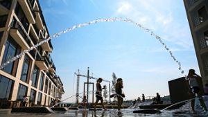 Über eine Erfrischung wie an den Wasserspielen vor dem Einkaufszentrum Milaneo wird man sich auch in den kommenden Tagen freuen Foto: Lichtgut/Leif Piechowski