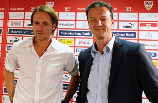 VfB-Manager Fredi Bobic (rechts) und Thomas Schneider kennen sich gut und beide auch den Bundestrainer Jogi Löw. Klar, dass Bobic sich für Thomas Schneider freut. Foto: dpa