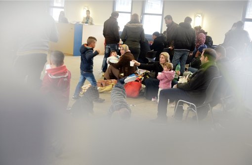 Flüchtlinge in der Erstaufnahme in Meßstetten: Viele können gar nicht registriert werden, so dass man bei den Zahlen im Nebel stochert. Foto: dpa