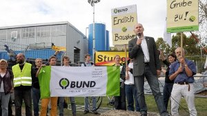 Die Stuttgart-21-Gegner haben einen Etappenerfolg erzielt - das Verwaltungsgericht hat die Bauarbeiten am Grundwassermanagement vorerst gestoppt. Foto: dpa