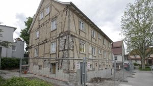 Die Sanierung des Hauses Jahnstraße 7 ist im Mai eingestellt worden. Foto: factum/Bach