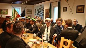 Bei besonderen Anlässen tragen die Mitglieder der Burschenschaft Hohenheimia nicht nur ihr Verbindungsband, sondern auch einen Anzug und eine Kopfbedeckung. Foto: z