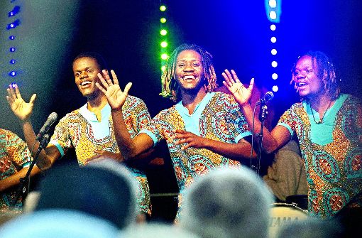 Die namibischen Sänger der Gruppe African Vocals  haben der Musiknacht einen folkloristischen Touch verliehen. Foto: Ines Rudel