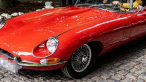 Der Fahrer eines Jaguar-Oldtimers hat am Montagabend im Kreis Sigmaringen einen Unfall verursacht (Symbolbild). Foto: IMAGO/Funke Foto Services